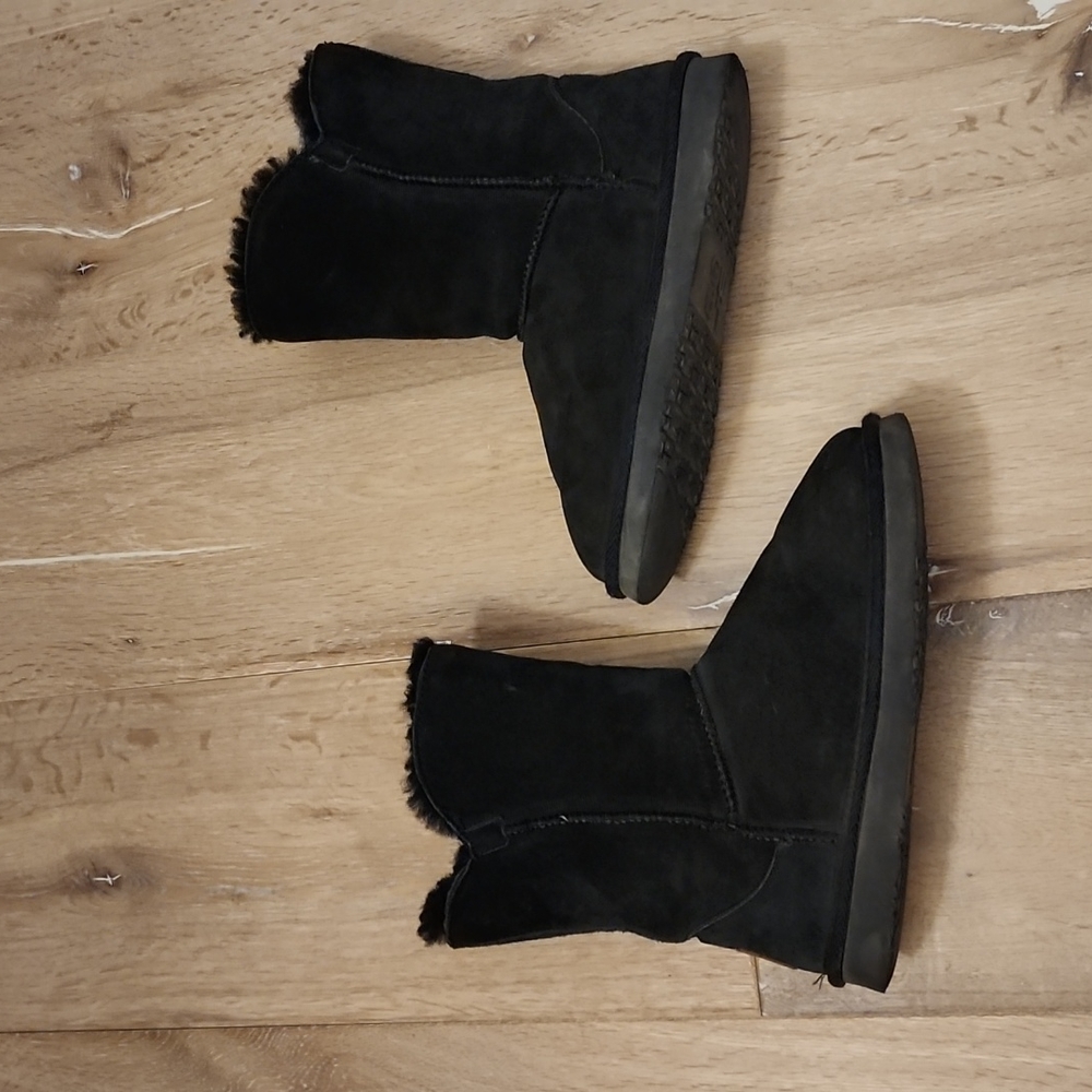 Lamo black fleece short boot 6?